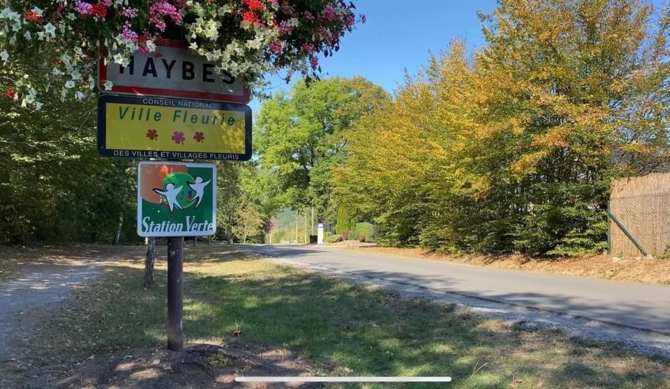 Le Clos Joli Haybes Exteriör bild