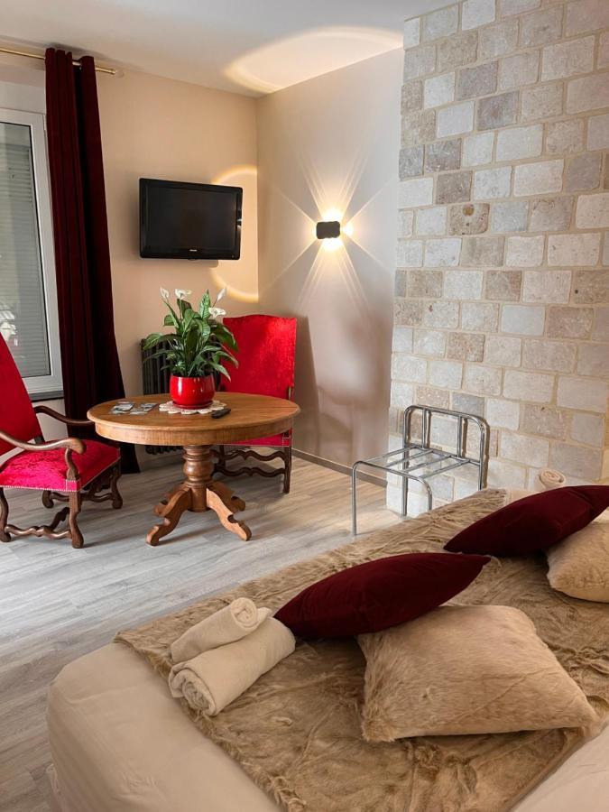 Le Clos Joli Haybes Exteriör bild